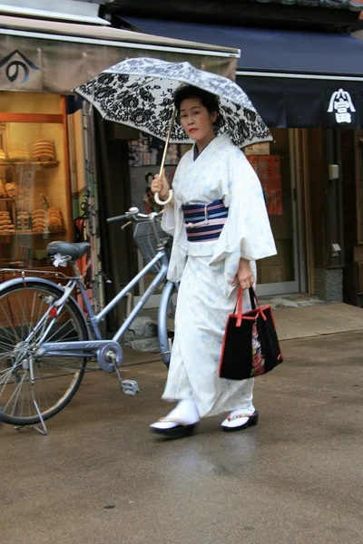 Mujer japonesa tradicional, Asakusa, Ciudad de Tokio, Japón — Foto de Stock