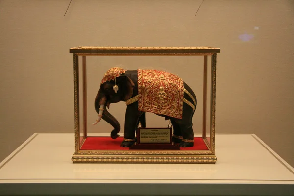 Elephant Model - Stock Exchange, Tokyo, Japan — Stock Photo, Image