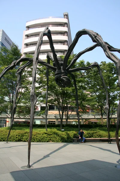 蜘蛛雕塑-六本木山，东京日本 — 图库照片