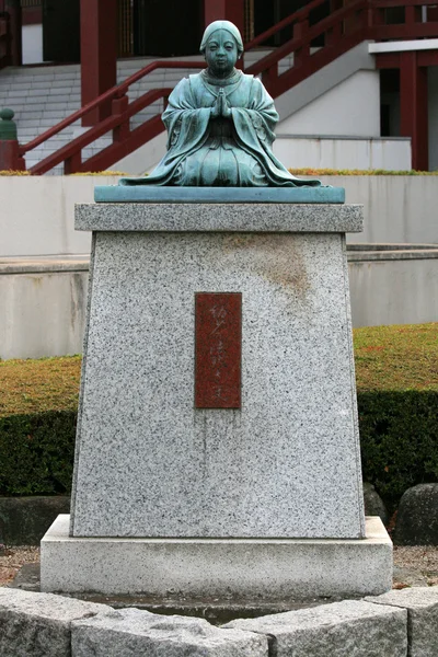 Статуя бога - храм Zojoji, Токіо, Японія — стокове фото