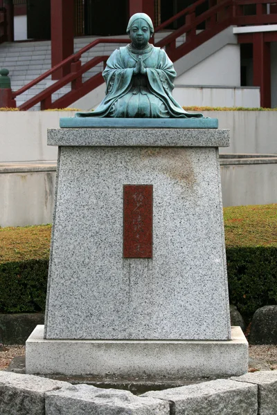 God standbeeld - zojoji schrijn, tokyo, japan — Stockfoto