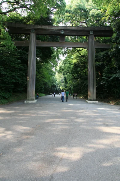 Ворота - Храм Мэйдзи, Токио, Япония — стоковое фото