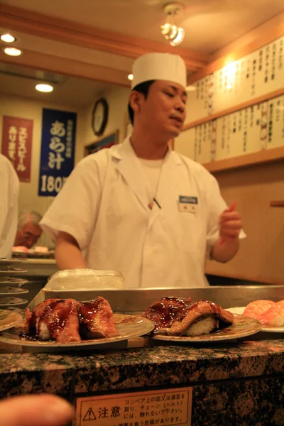 Chef - Restaurante Sushi, Comida tradicional japonesa — Fotografia de Stock