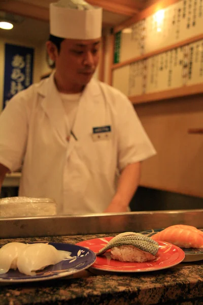 厨师-寿司餐厅、 日本传统食品 — 图库照片