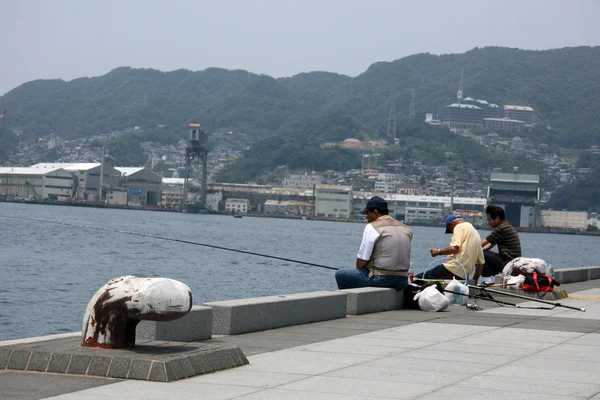 Fiske i hamnen - staden nagasaki, japan — Stockfoto