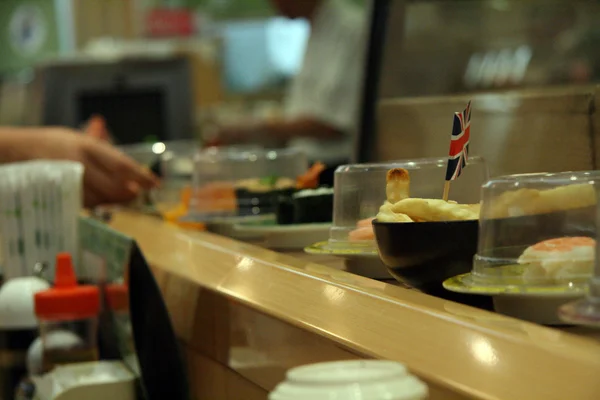 Sushi restaurace, tradiční japonské jídlo — Stock fotografie