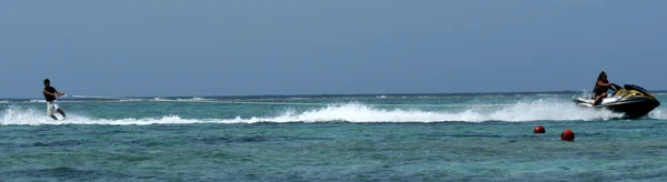 Wakeboarding - Isla de Nagannu, Okinawa, Japón del Sur — Foto de Stock