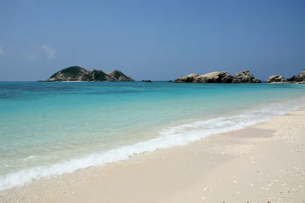 Praia tropical - Ilha Tokashiki, Okinawa, Japão — Fotografia de Stock