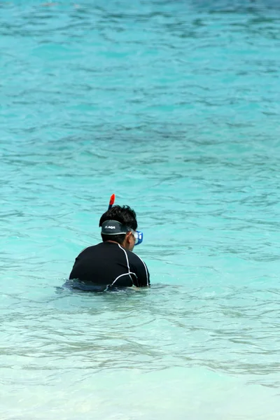 Snorkeller - tokashiki wyspa, okinawa, Japonia — Zdjęcie stockowe