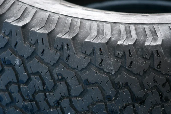 坚固耐用的黑色轮胎-轮胎为多用途使用 — 图库照片