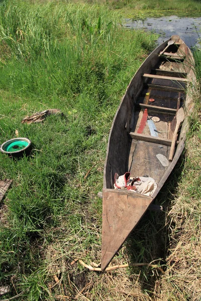 Łódź w rybackich miejscowości - uganda, Afryka — Zdjęcie stockowe