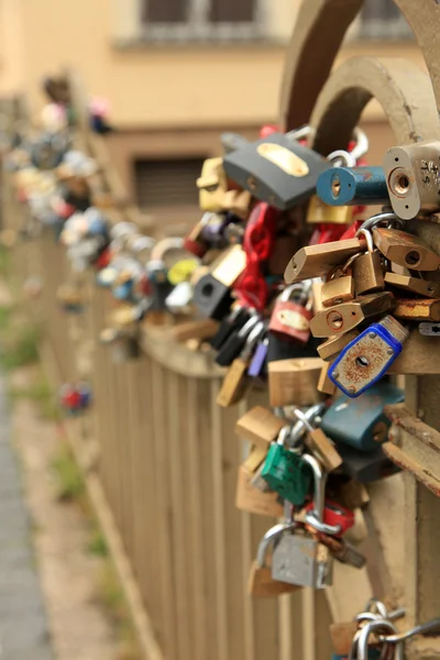 Liebe Vorhängeschlösser — Stockfoto