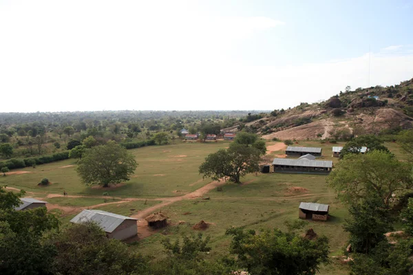 Škola v abela rock, uganda, Afrika — Stock fotografie