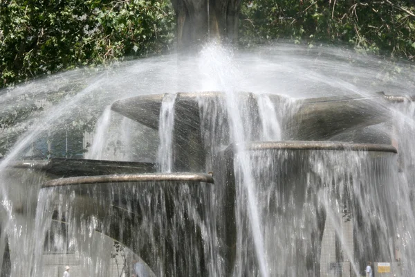 Fuente de agua - Parque Odori, Ciudad de Sapporo, Japón — Foto de Stock