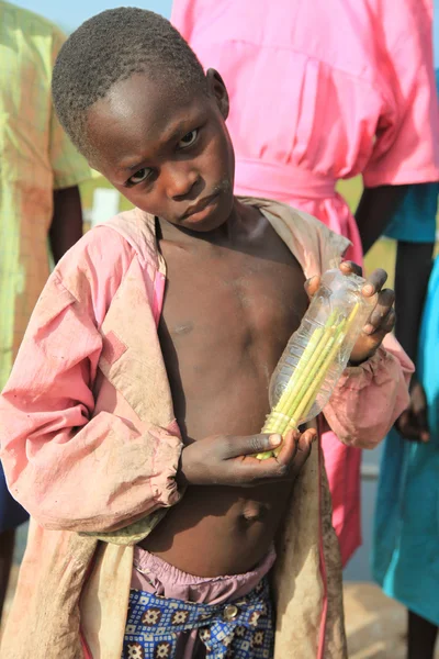 Pobre criança - Rio Abuket, Uganda, África — Fotografia de Stock