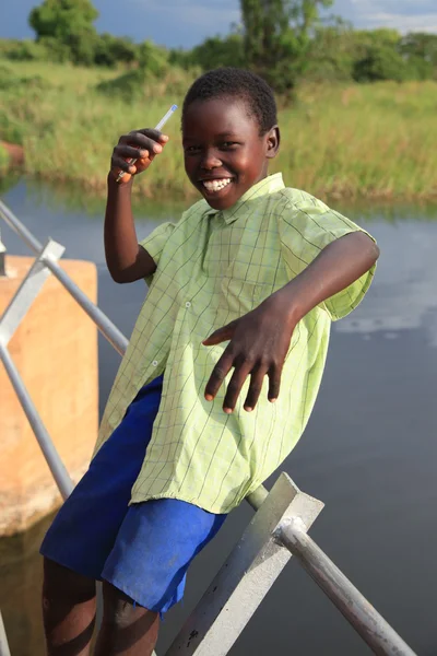可怜的孩子-abuket 河，乌干达非洲 — 图库照片