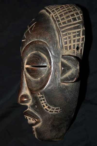 Afrykańskie maski plemienne - plemię bayaka — Zdjęcie stockowe