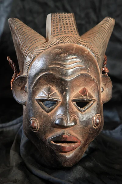 Afrikanska tribal mask - luba stam — Stockfoto