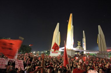 Bangkok - Aralık 10: Kırmızı gömlek protesto gösteri - Tayland