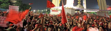 Bangkok - Aralık 10: Kırmızı gömlek protesto gösteri - Tayland