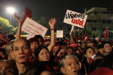 Bangkok - Aralık 10: Kırmızı gömlek protesto gösteri - Tayland