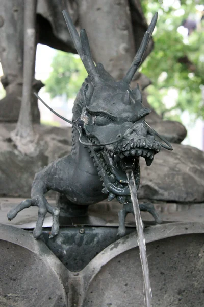 Tsukubai - odjuret sten staty - sensoji shrine, tokyo, japan — Stockfoto