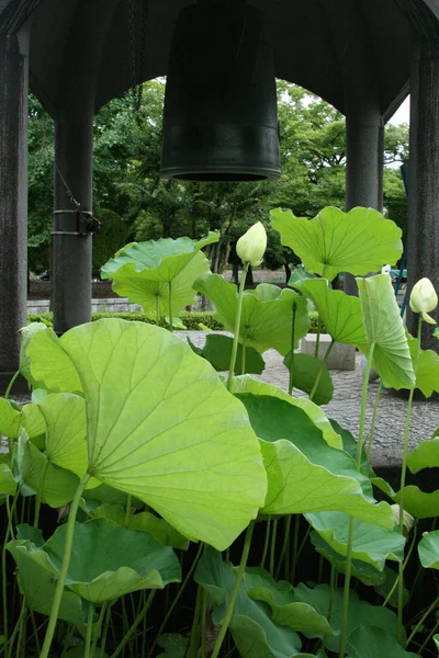 Bell van vrede in vrede park, hiroshima, japan — Stockfoto