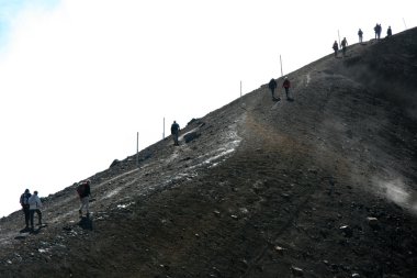 yanardağ krateri kadar - hiking tongariro Ulusal Parkı, Yeni Zelanda