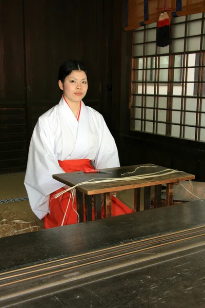 Mujer japonesa tradicional - Santuario Meiji, Tokio, Japón — Foto de Stock