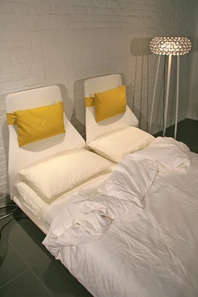 现代的生活方式-内部的一间卧室 — 图库照片