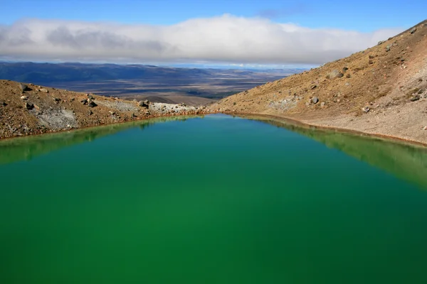 Smaragdově zelené jezero - tongariro national park, Nový Zéland — Stock fotografie