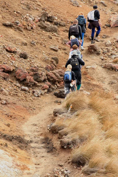 Caminhantes - Parque Nacional Tongariro, Nova Zelândia — Fotografia de Stock