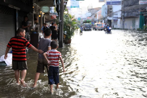 BANGKOK, THAILAND - NOVEMBER 17 : Flooding in Bangkok, Thailand — Stock Photo, Image