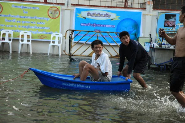 Bangkok, Tajlandia - 17 listopada: powódź w bangkok, Tajlandia — Zdjęcie stockowe