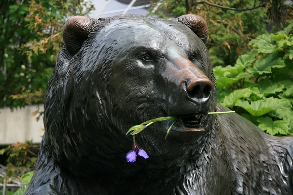 Медвежья скульптура — стоковое фото