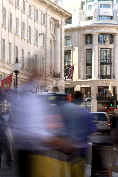 Rušné ulice v picadilly - Londýn - Velká Británie — Stock fotografie