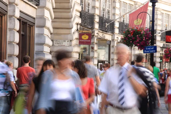 Meşgul sokaklarda picadilly - Londra - uk — Stok fotoğraf