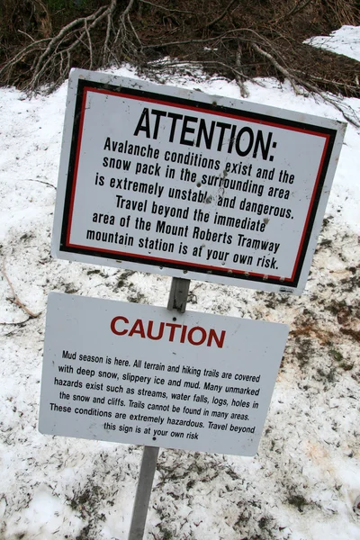 Попереджувальний знак - Mt Робертс, Аляска, США — стокове фото