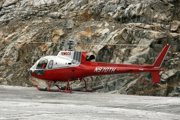 Πτήση με ελικόπτερο στο mendenhall παγετώνα, Αλάσκα, ΗΠΑ — Φωτογραφία Αρχείου