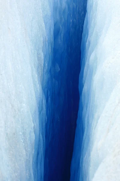 Crevasse - mendenhall gletsjer, alaska, Verenigde Staten — Stockfoto