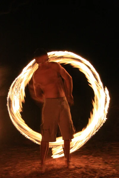 Fire Twirling - Национальный парк Какаду, Австралия — стоковое фото