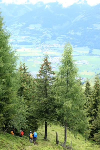 Escursionisti in montagna — Foto Stock