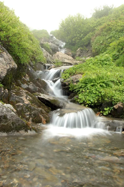 Křišťálově čisté vodopád — Stock fotografie