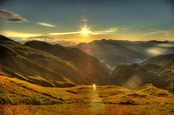 Montaña Paisaje Salida del sol — Foto de Stock