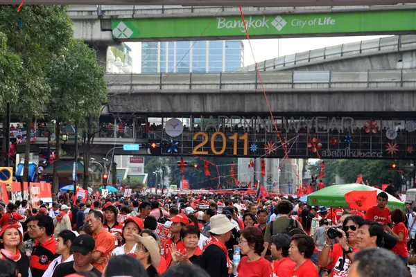 BANGKOK - NOV 19: Manifestación de protesta de camisas rojas - Tailandia —  Fotos de Stock