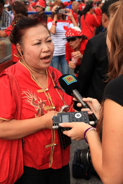 BANGKOK - NOV 19 : Démonstration de chemises rouges - Thaïlande — Photo