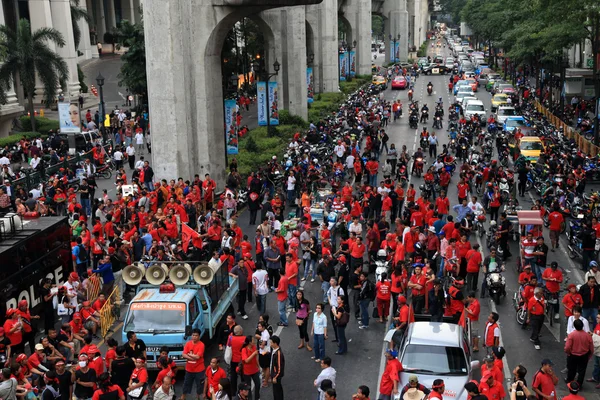 BANGKOK - NOV 19 : Démonstration de chemises rouges - Thaïlande — Photo