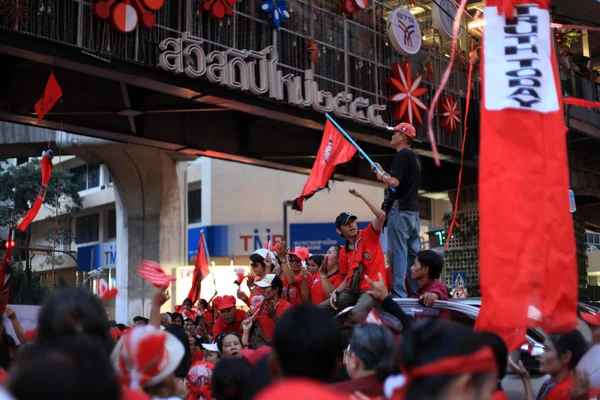 BANGKOK - NOV 19 : Démonstration de chemises rouges - Thaïlande — Photo