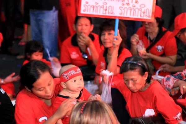 BANGKOK - NOV 19 : Démonstration de chemises rouges - Thaïlande — Photo