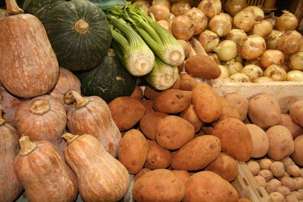 Gemüse auf dem Ben Thanh Markt, ho chi minh, vietnam — Stockfoto